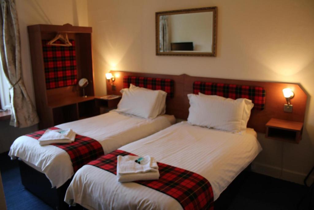 Highland House 3*